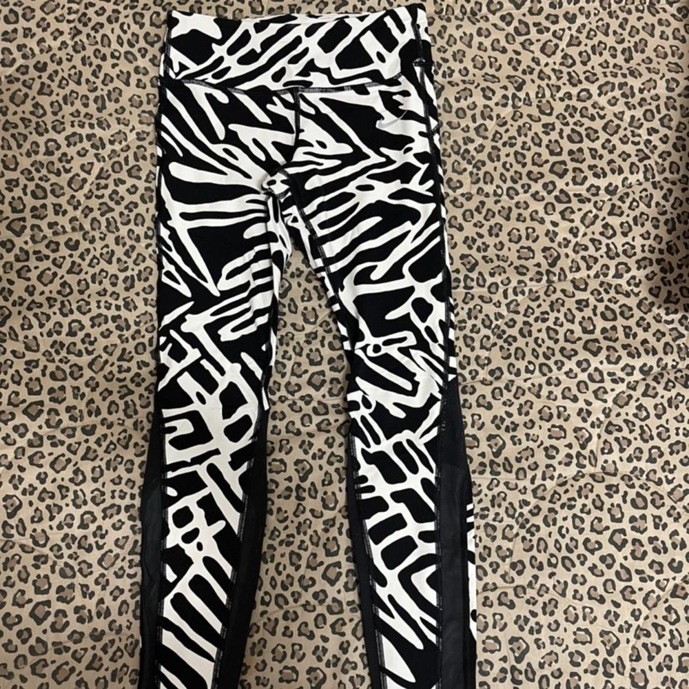 Black and White Patterned Leggings